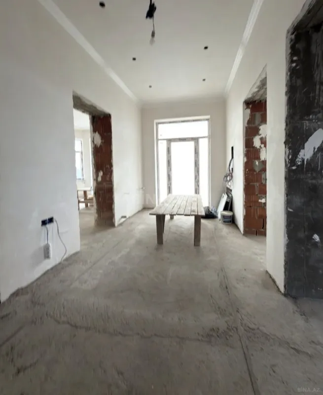 Satılır 8 otaqlı həyət evi 353 m²
