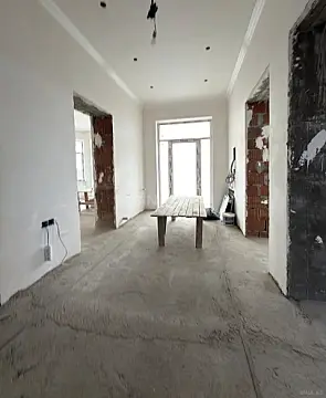 Satılır 8 otaqlı həyət evi 353 m²