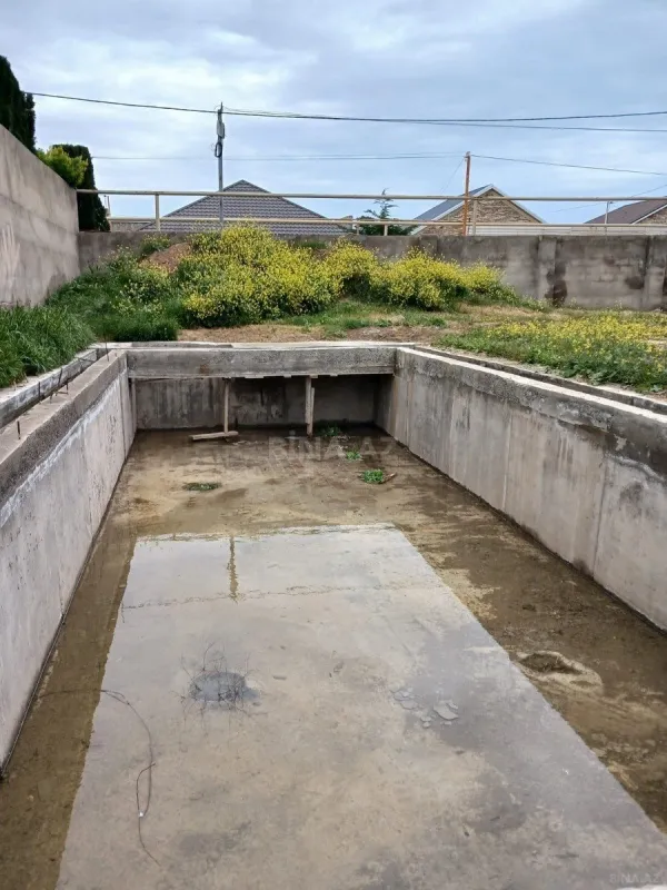 Satılır 8 otaqlı həyət evi 353 m²