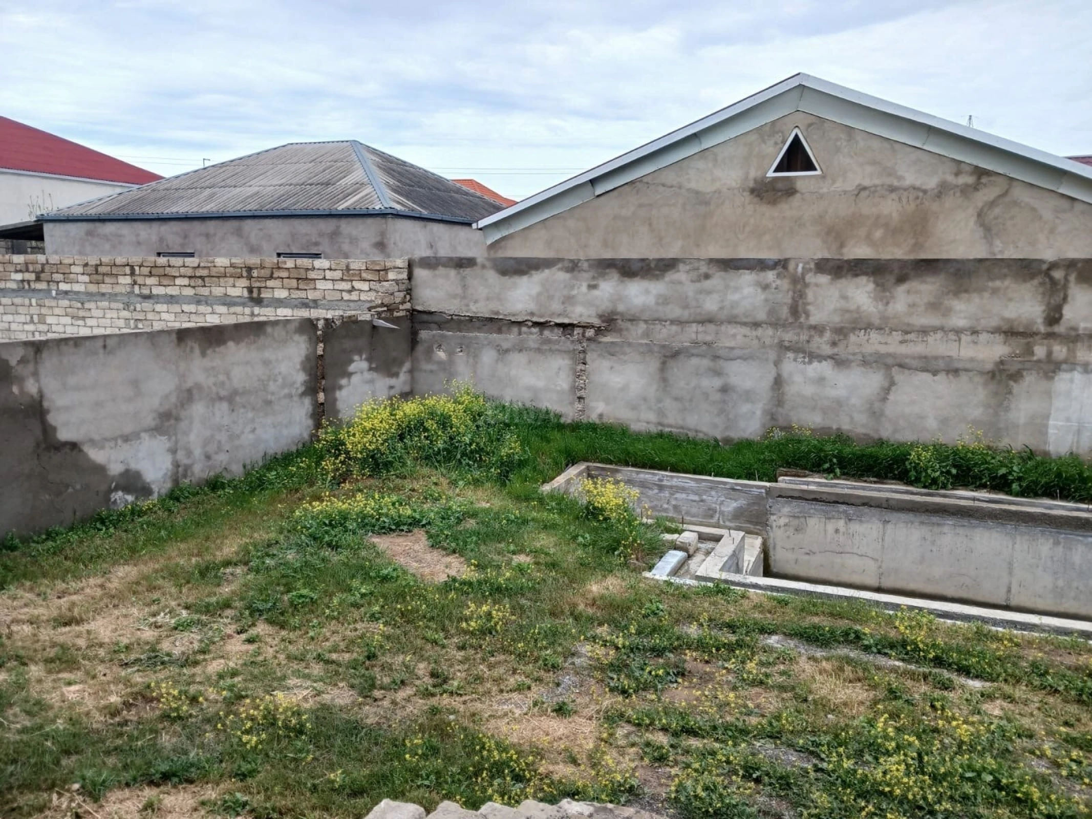 Satılır 8 otaqlı həyət evi 353 m²