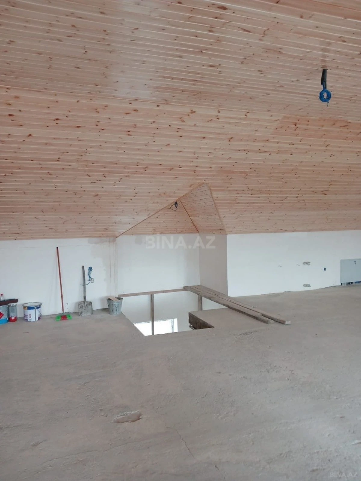 Satılır 8 otaqlı həyət evi 353 m²