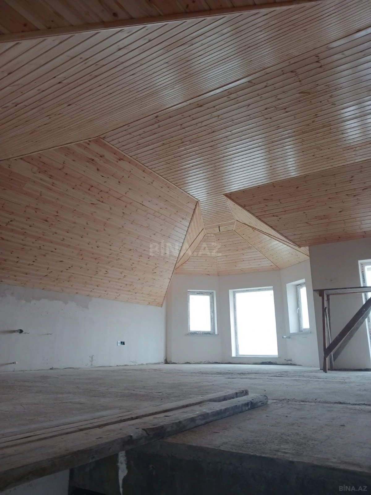 Satılır 8 otaqlı həyət evi 353 m²