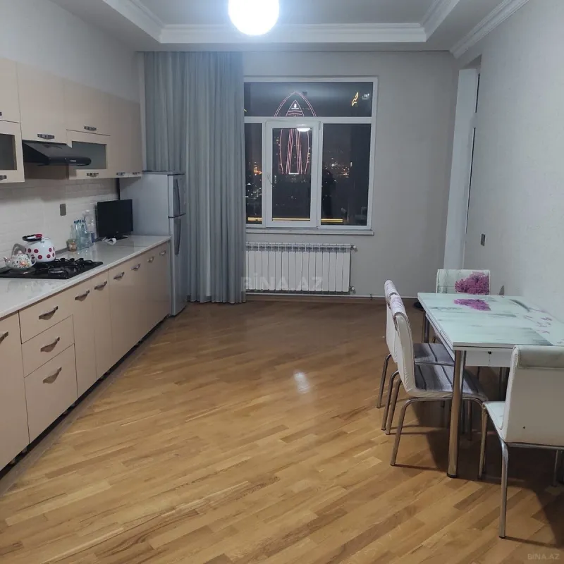 Kirayə verilir 3 otaqlı mənzil 160 m²