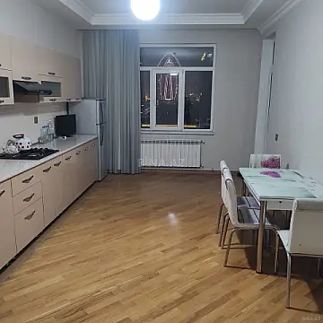 Kirayə verilir 3 otaqlı mənzil 160 m²