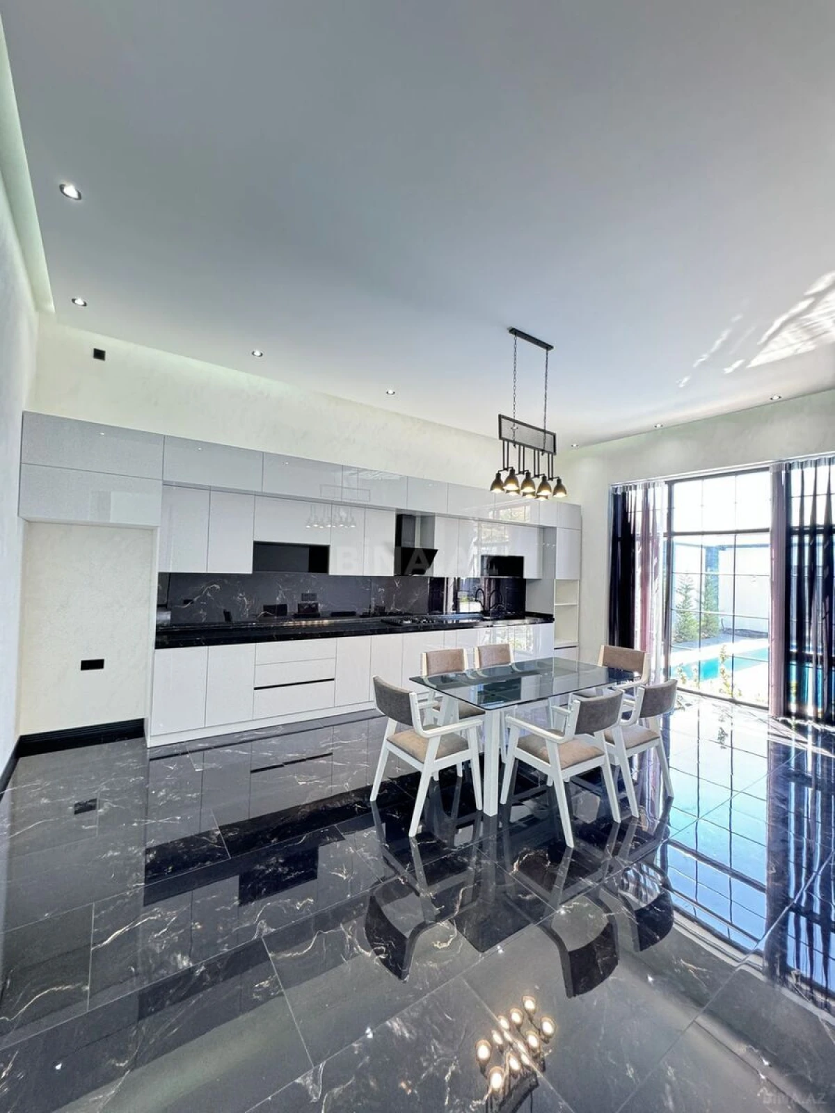 Satılır 6 otaqlı həyət evi 290 m²