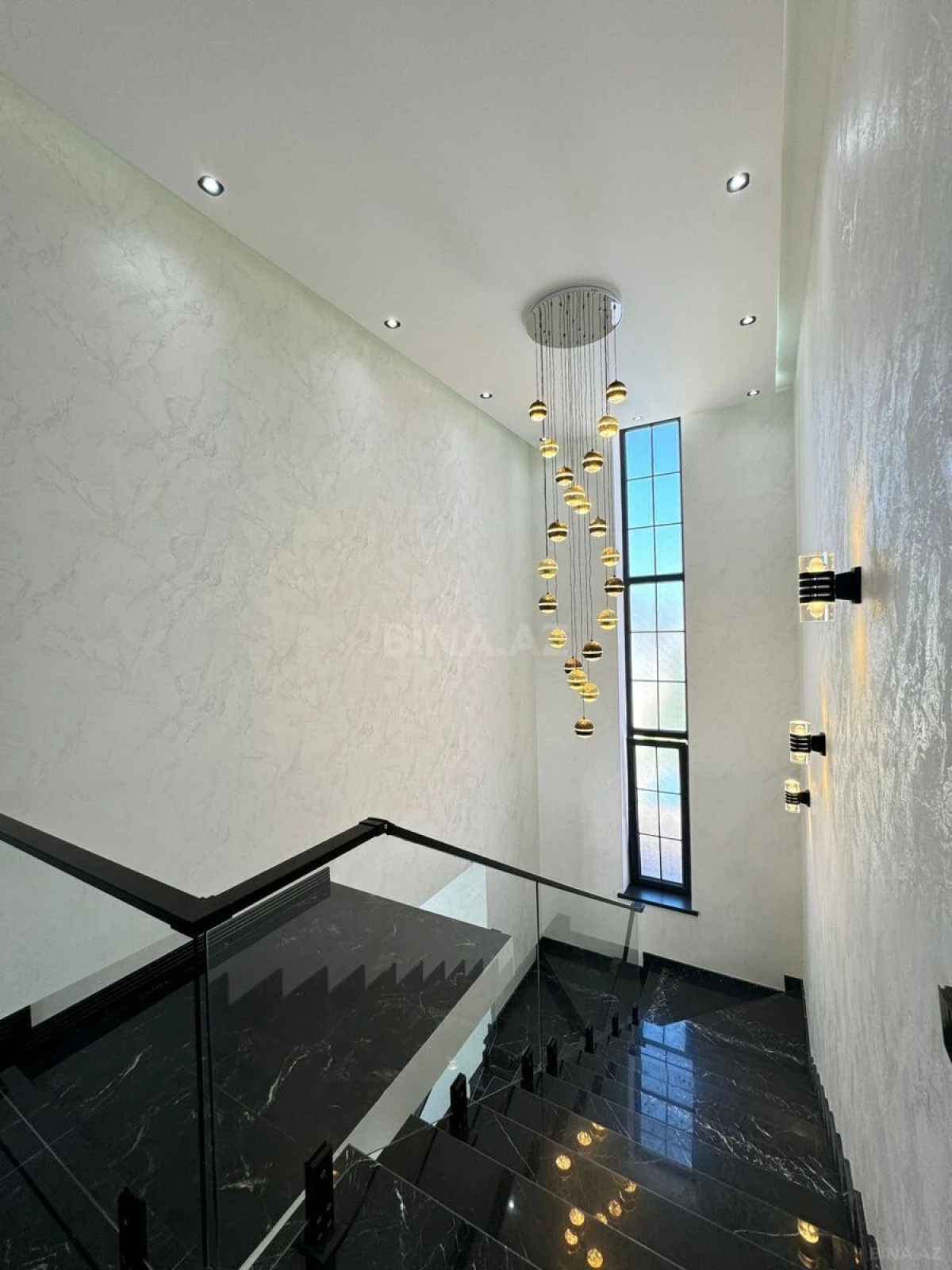 Satılır 6 otaqlı həyət evi 290 m²