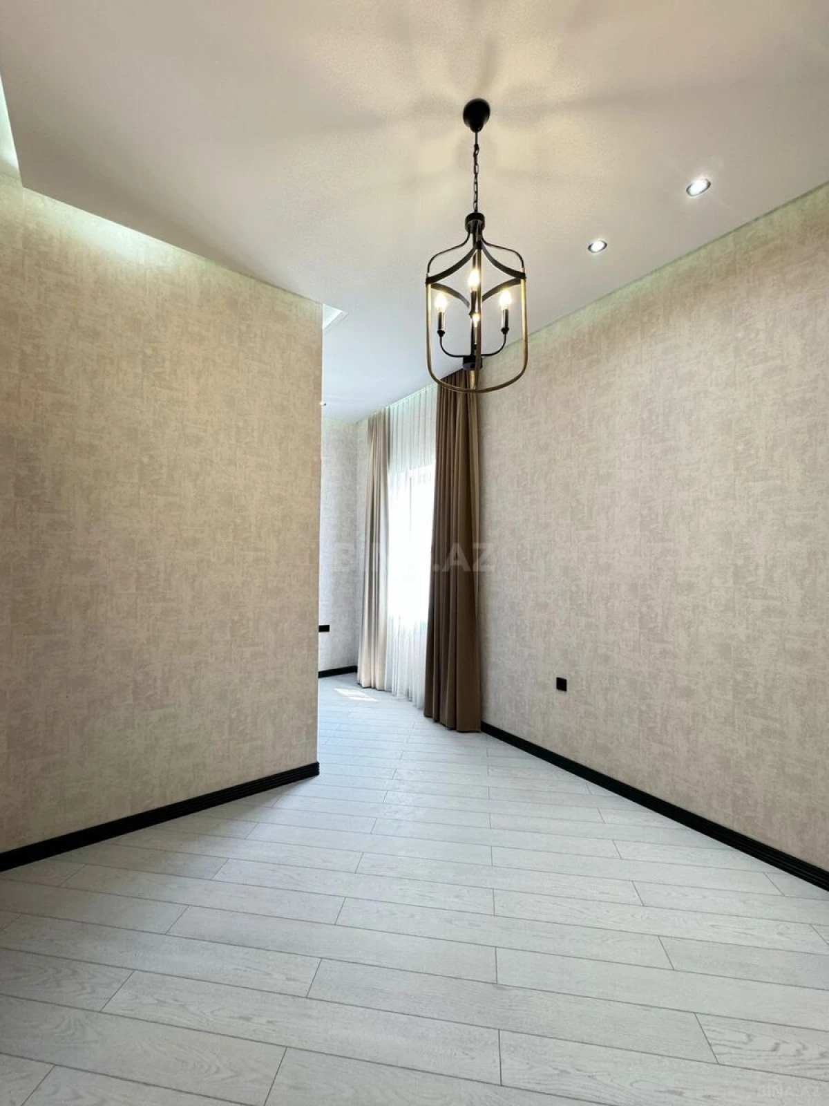 Satılır 6 otaqlı həyət evi 290 m²