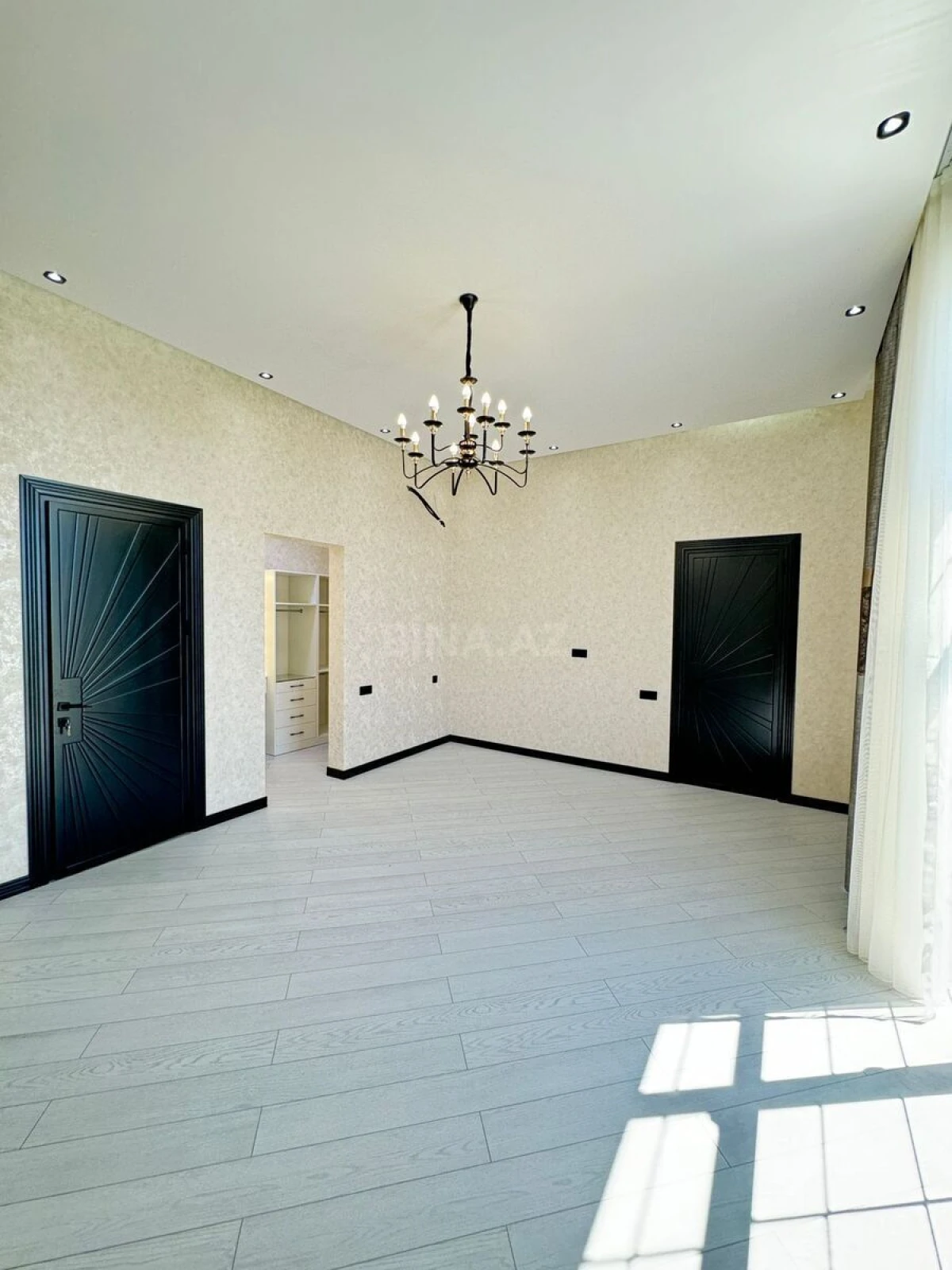 Satılır 6 otaqlı həyət evi 290 m²