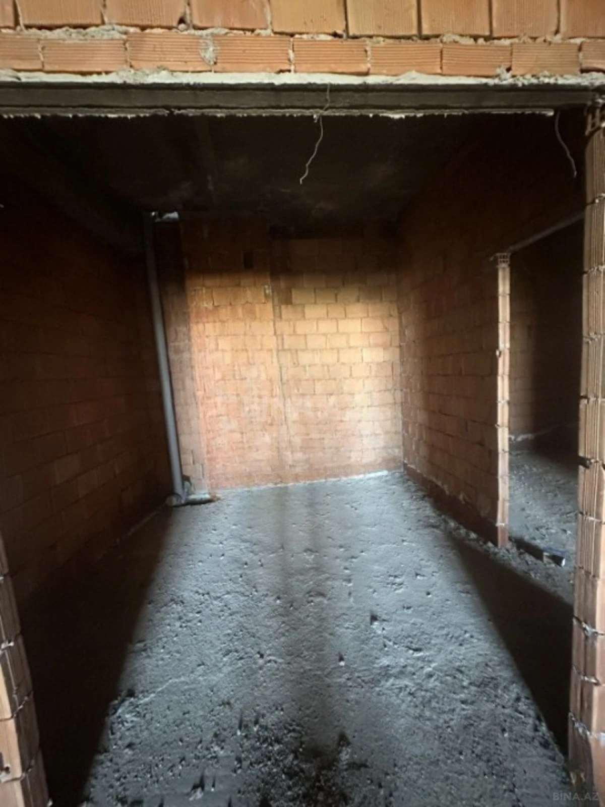 Satılır 2 otaqlı mənzil 82 m²