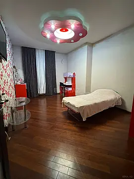 Satılır 4 otaqlı mənzil 172 m²
