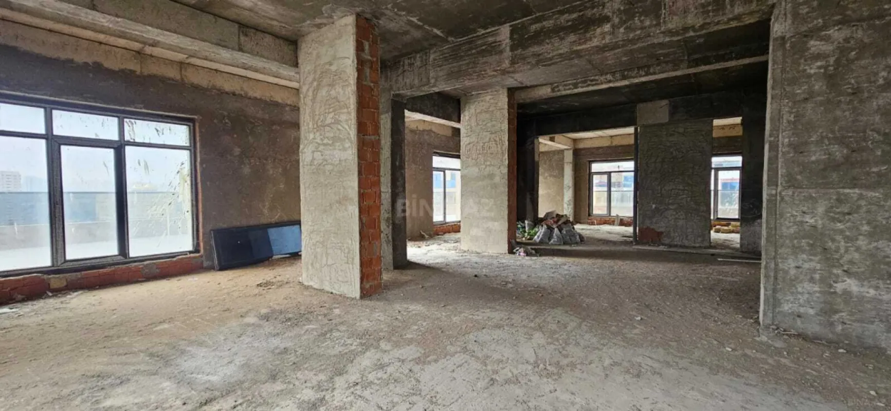 Satılır 5 otaqlı mənzil 420 m²