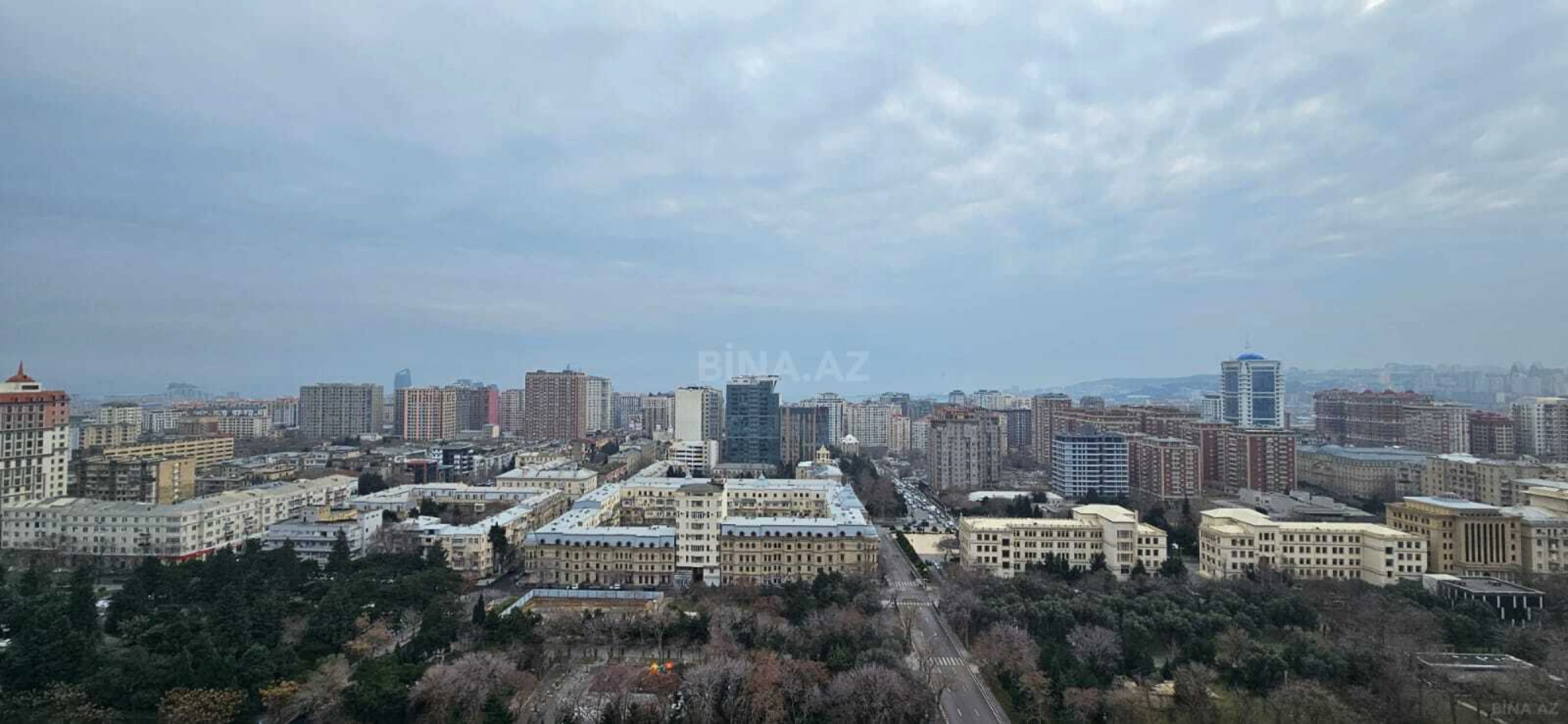 Satılır 5 otaqlı mənzil 420 m²