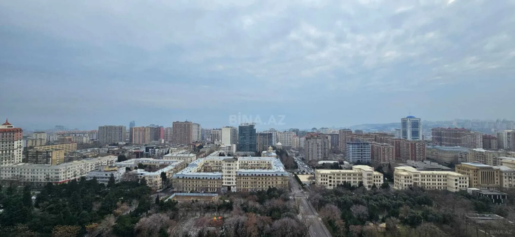 Satılır 5 otaqlı mənzil 420 m²