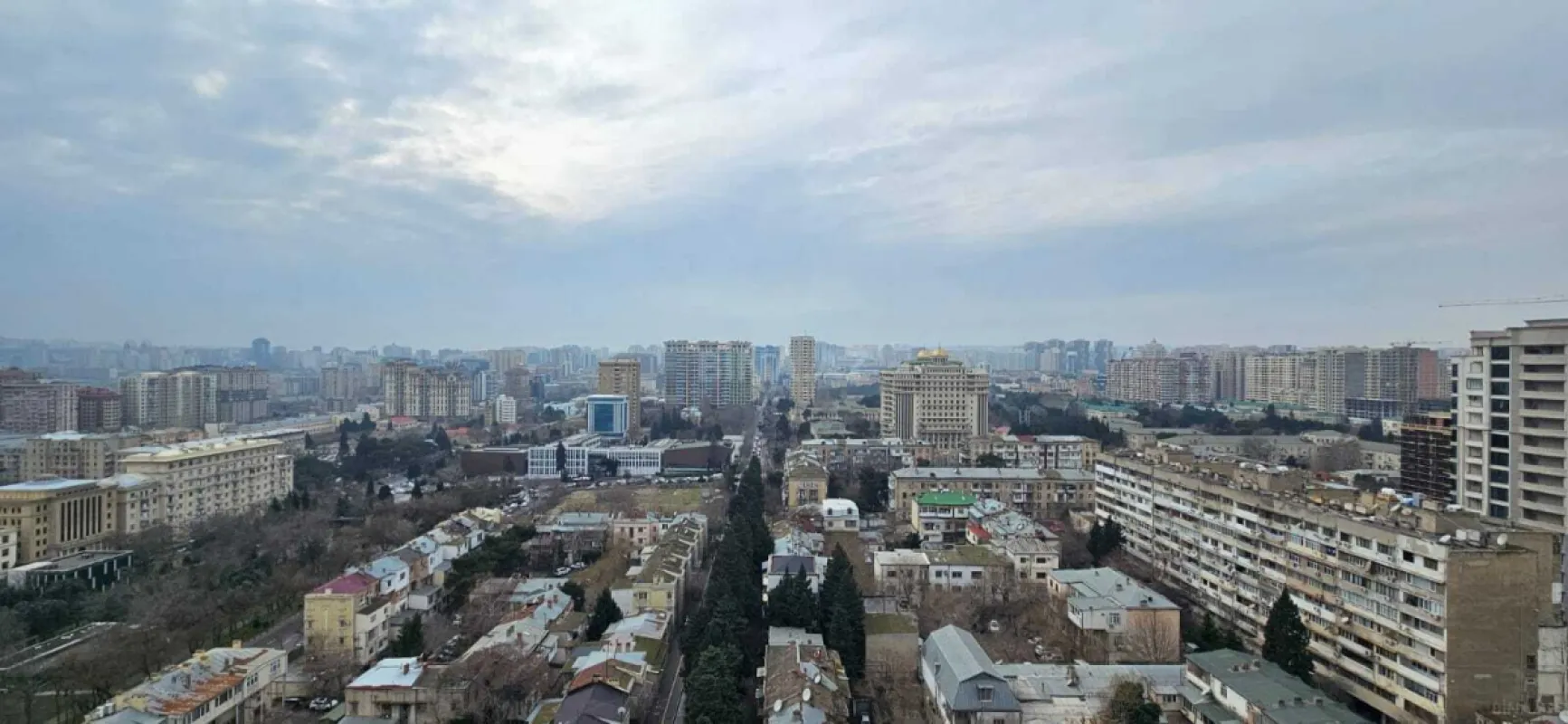 Satılır 5 otaqlı mənzil 420 m²
