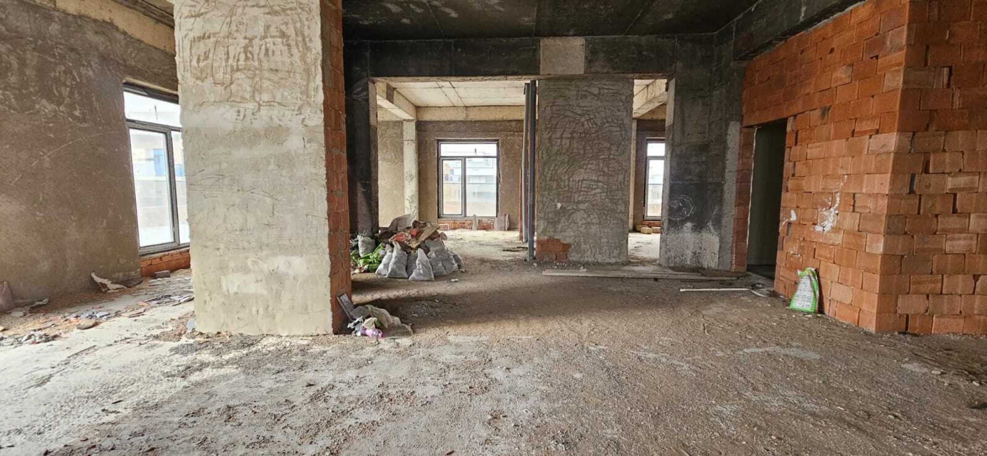 Satılır 5 otaqlı mənzil 420 m²