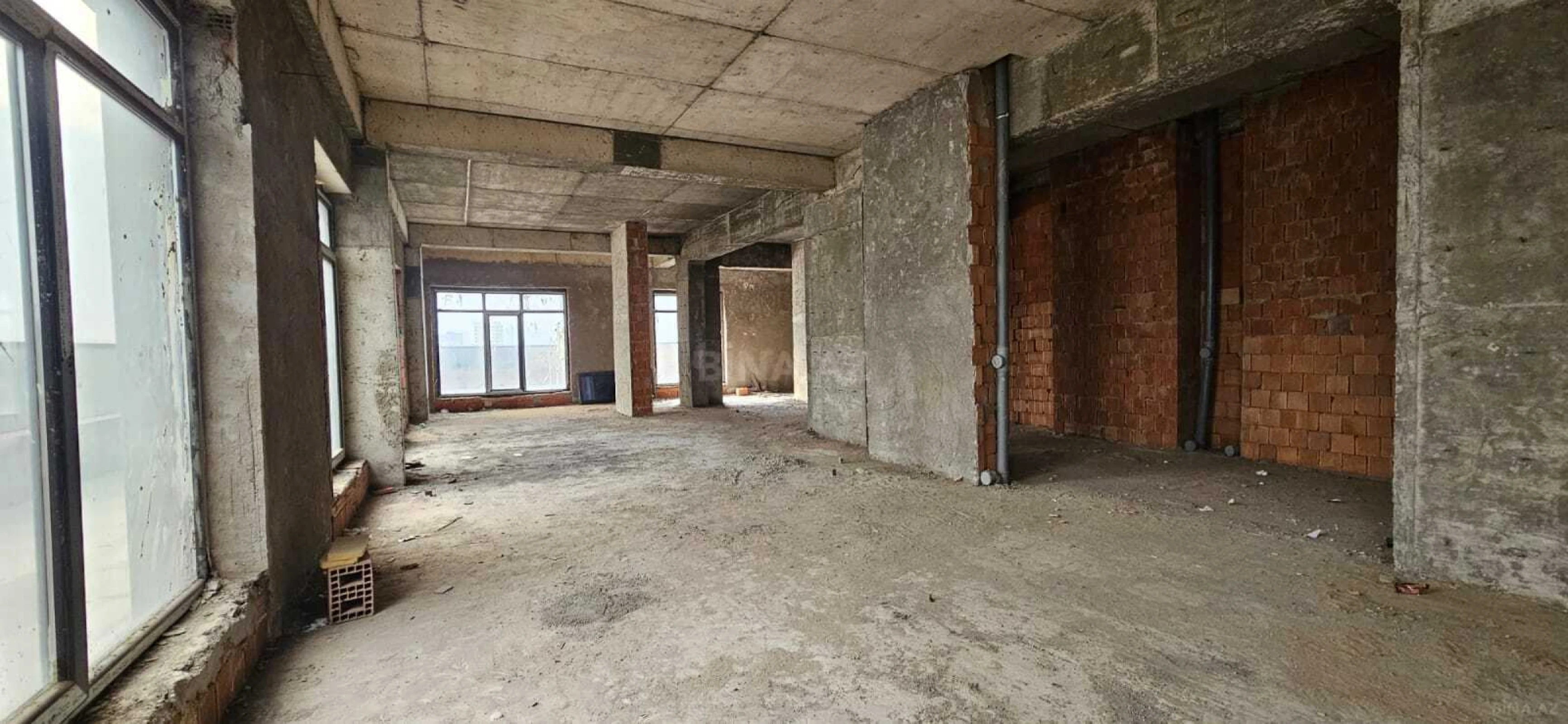 Satılır 5 otaqlı mənzil 420 m²