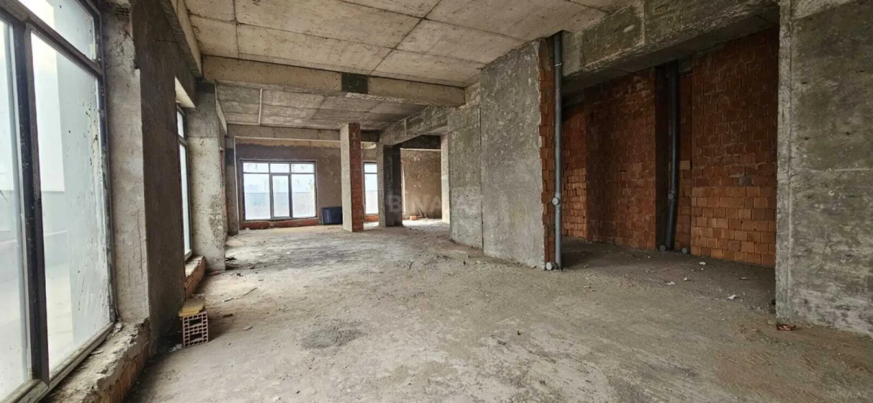 Satılır 5 otaqlı mənzil 420 m²