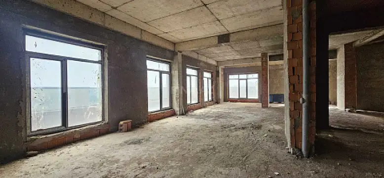 Satılır 5 otaqlı mənzil 420 m²