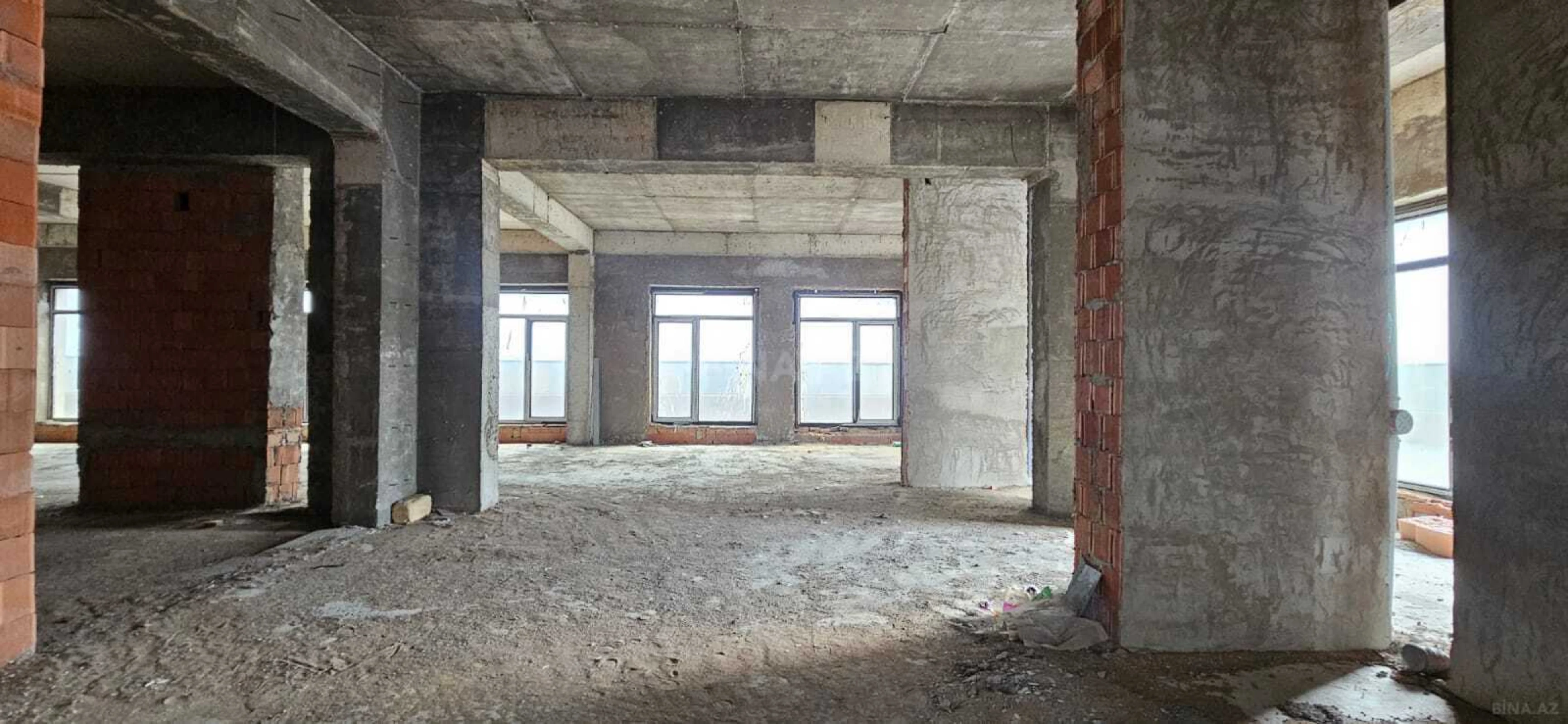 Satılır 5 otaqlı mənzil 420 m²