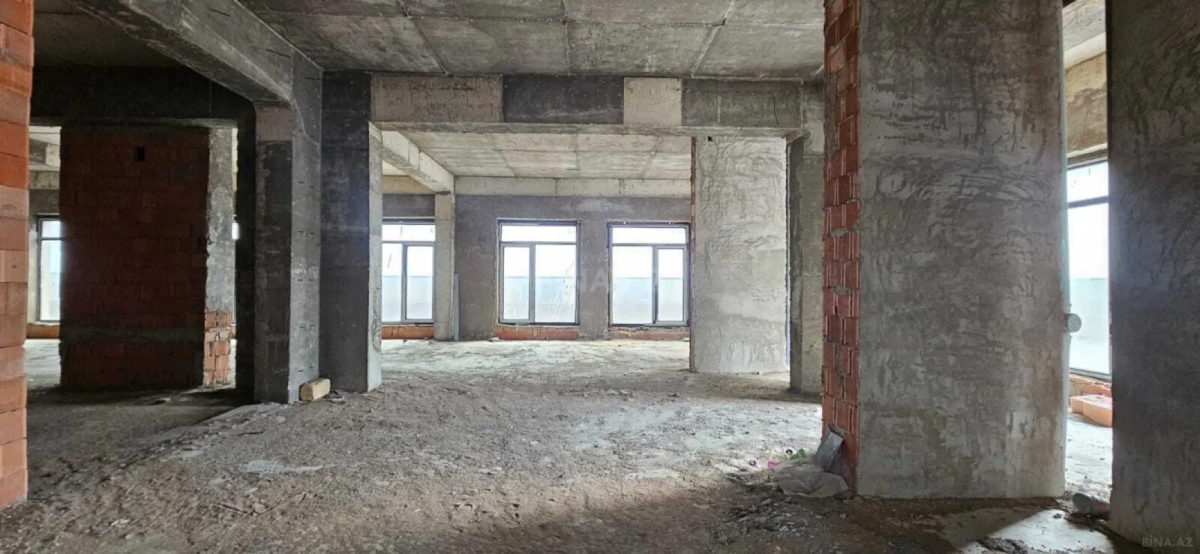 Satılır 5 otaqlı mənzil 420 m²
