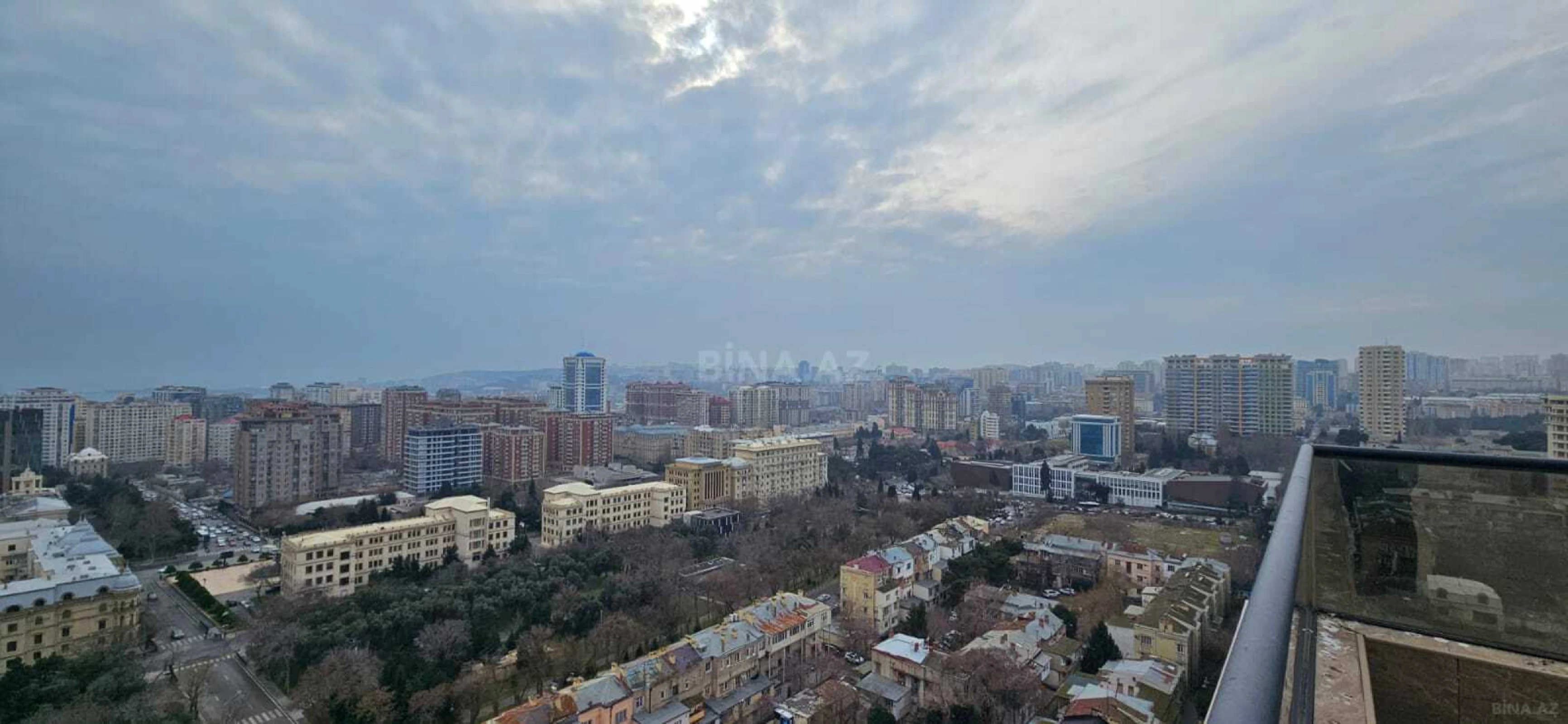 Satılır 5 otaqlı mənzil 420 m²