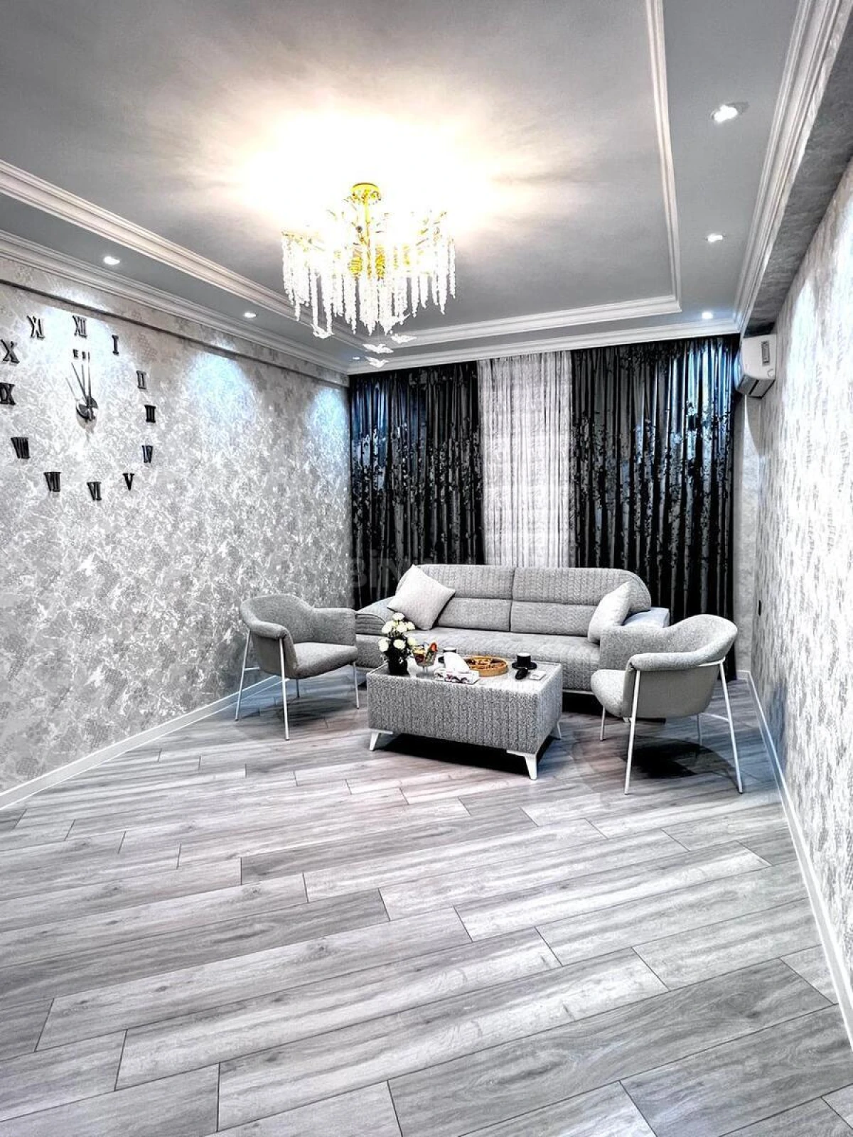 Satılır 2 otaqlı mənzil 75 m²