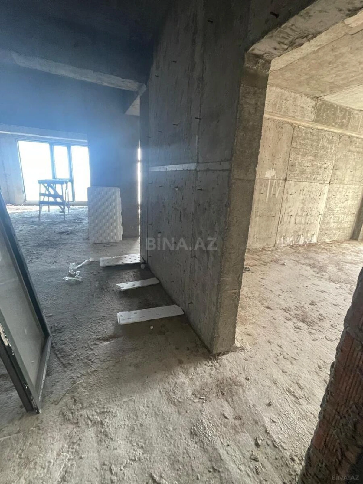 Satılır 4 otaqlı mənzil 185 m²