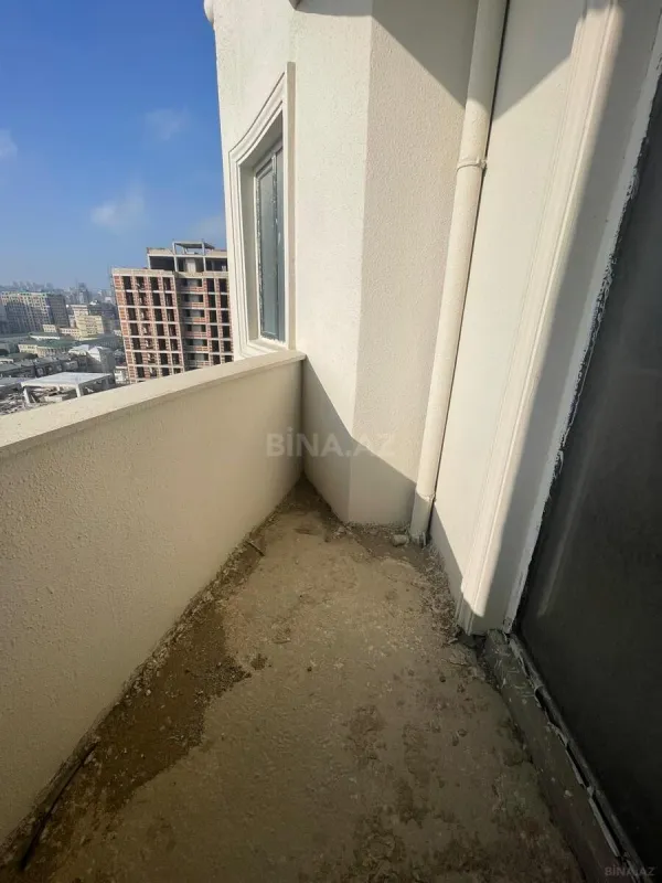 Satılır 4 otaqlı mənzil 185 m²