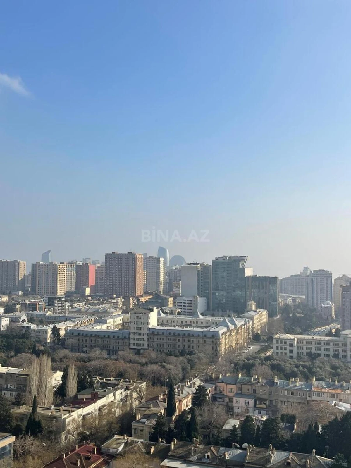 Satılır 4 otaqlı mənzil 185 m²