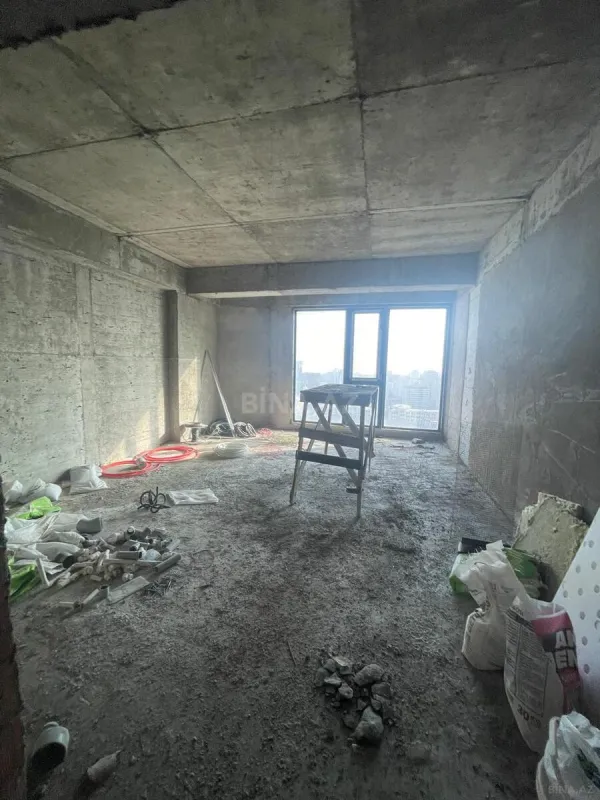 Satılır 4 otaqlı mənzil 185 m²