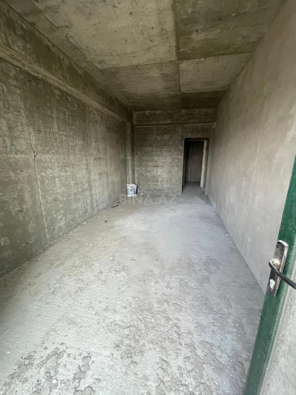 Satılır 4 otaqlı mənzil 185 m²