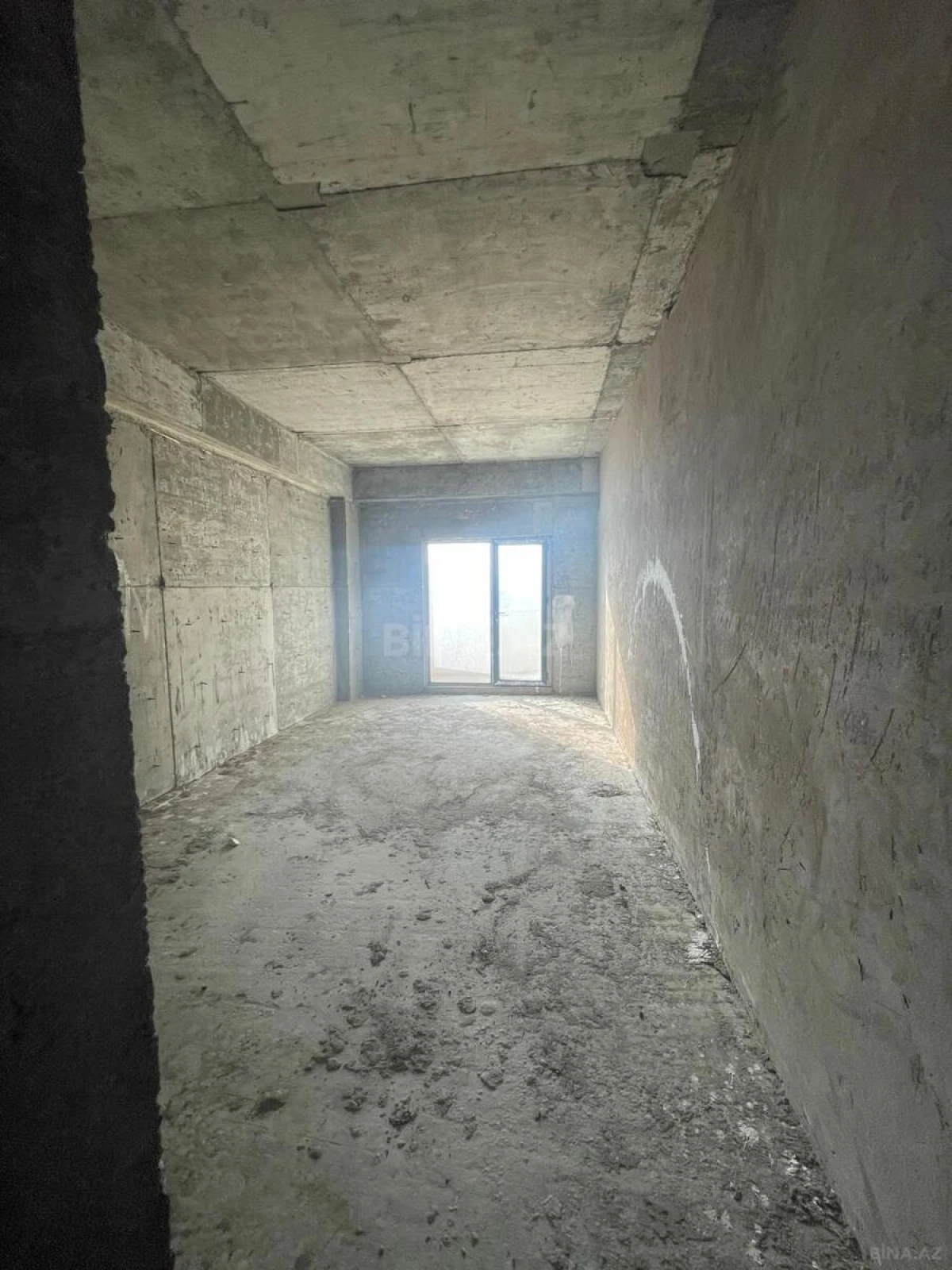 Satılır 4 otaqlı mənzil 185 m²