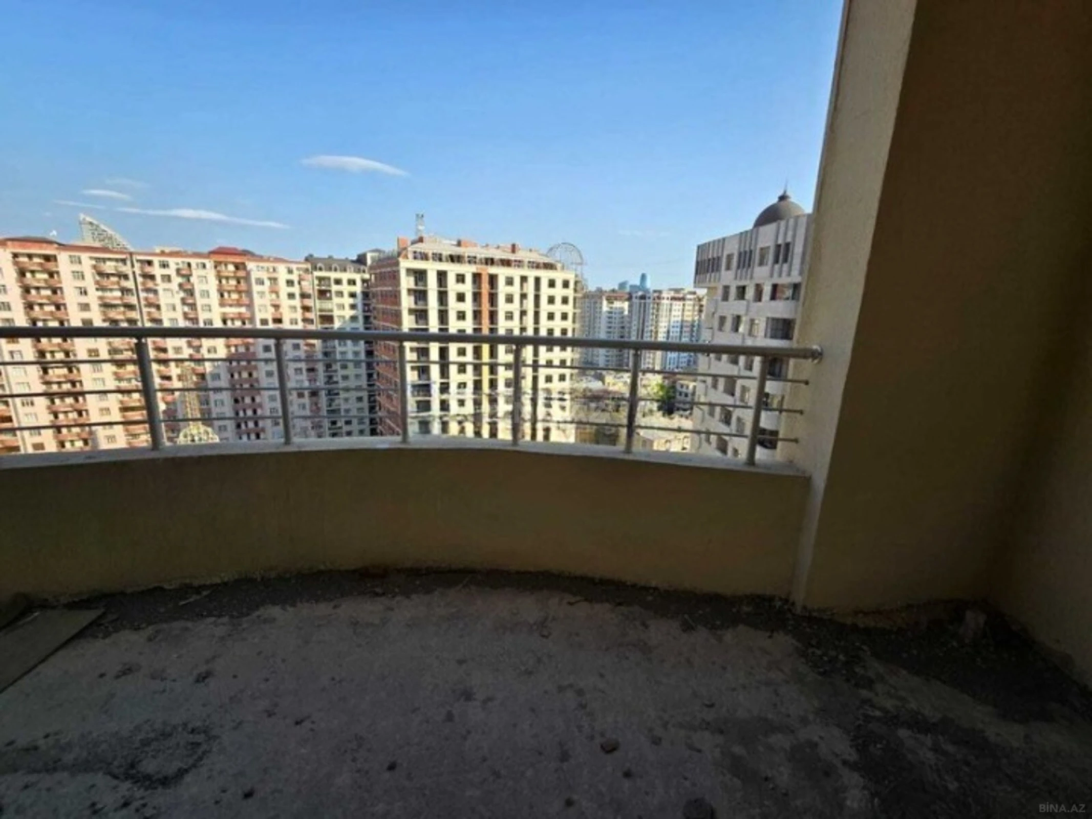 Satılır 2 otaqlı mənzil 104 m²