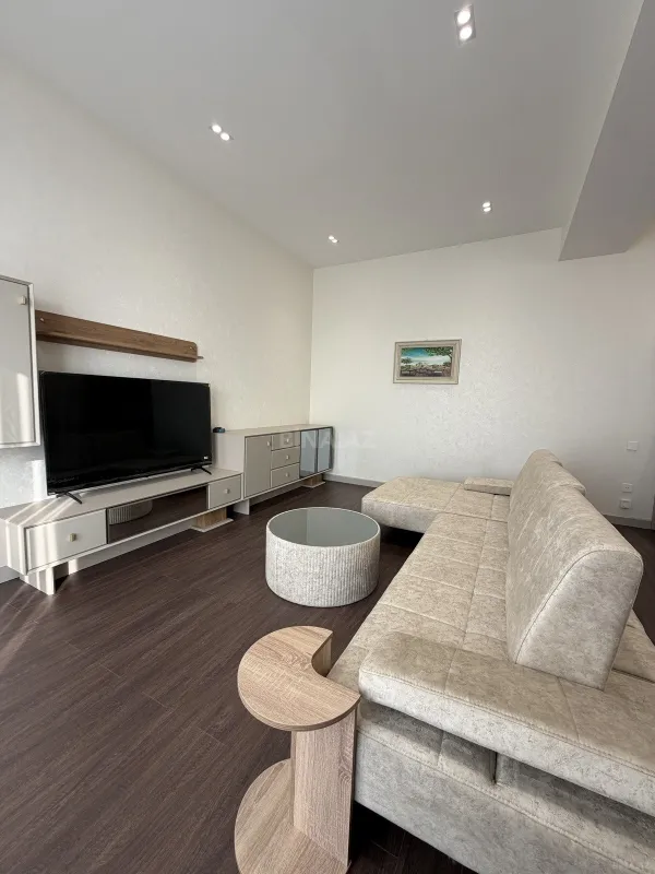 Kirayə verilir 3 otaqlı mənzil 140 m²