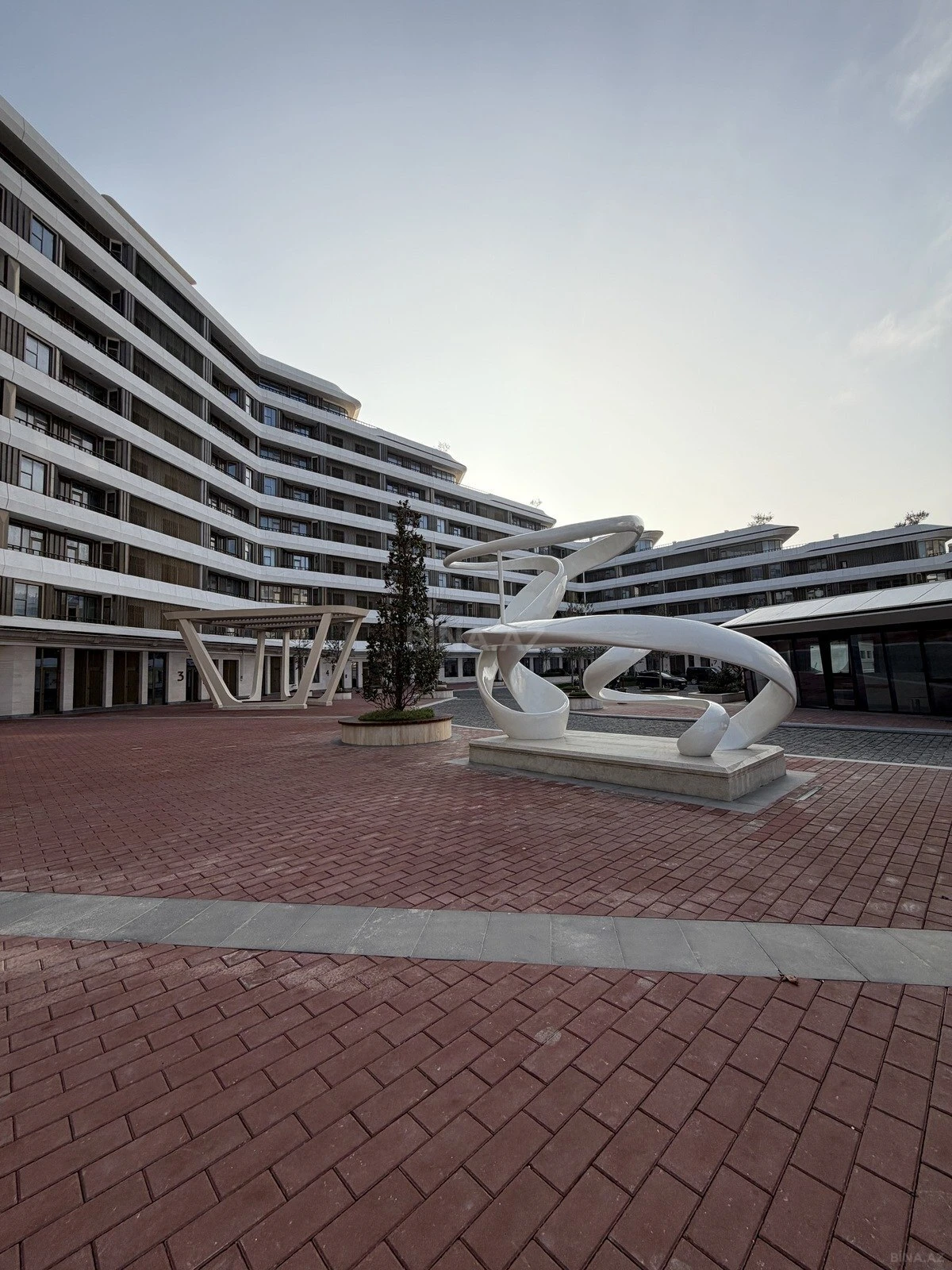 Kirayə verilir 3 otaqlı mənzil 140 m²