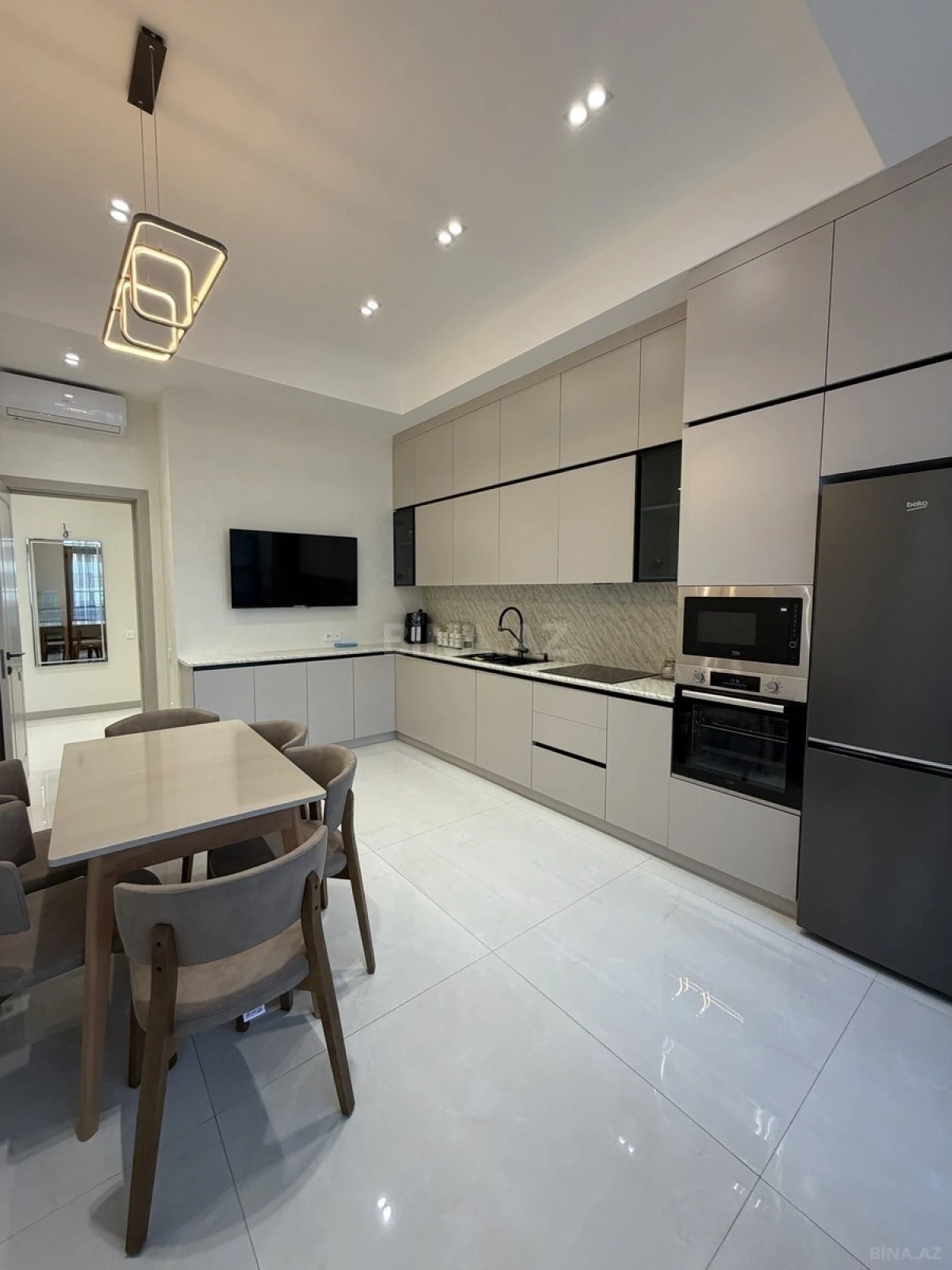 Kirayə verilir 3 otaqlı mənzil 140 m²