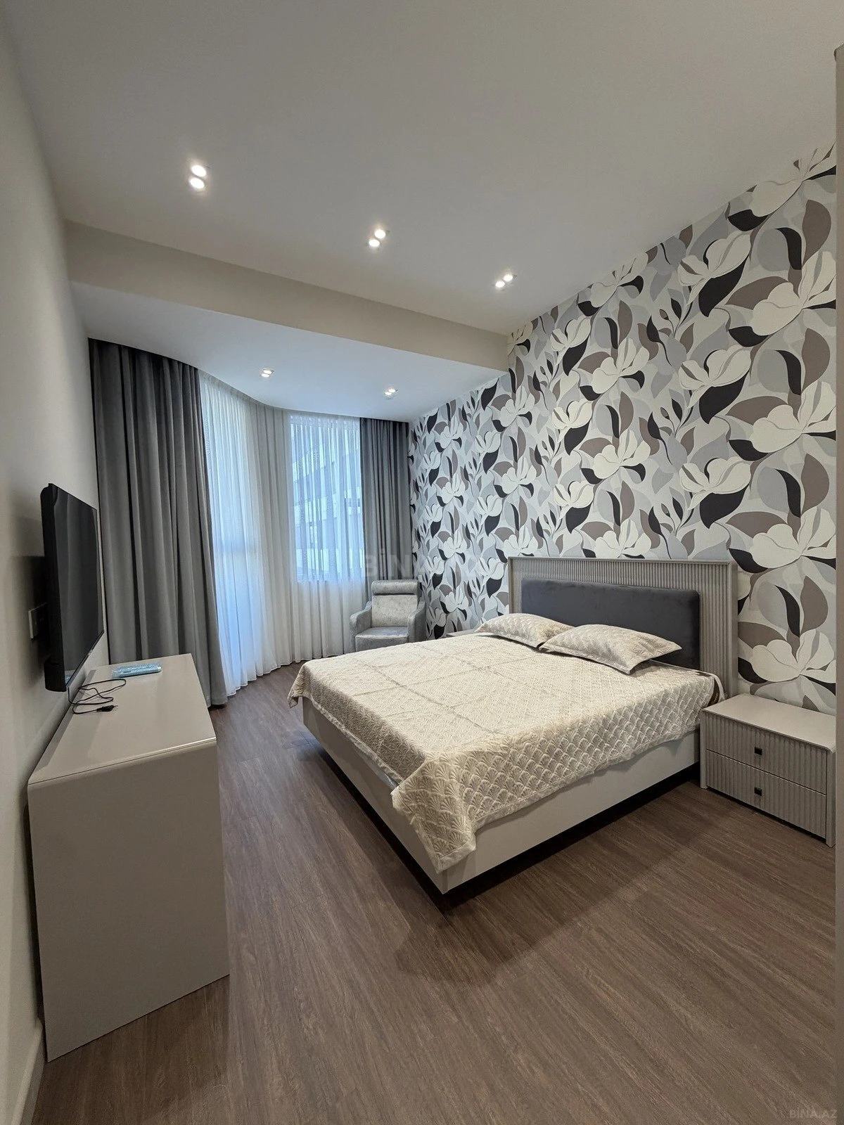 Kirayə verilir 3 otaqlı mənzil 140 m²