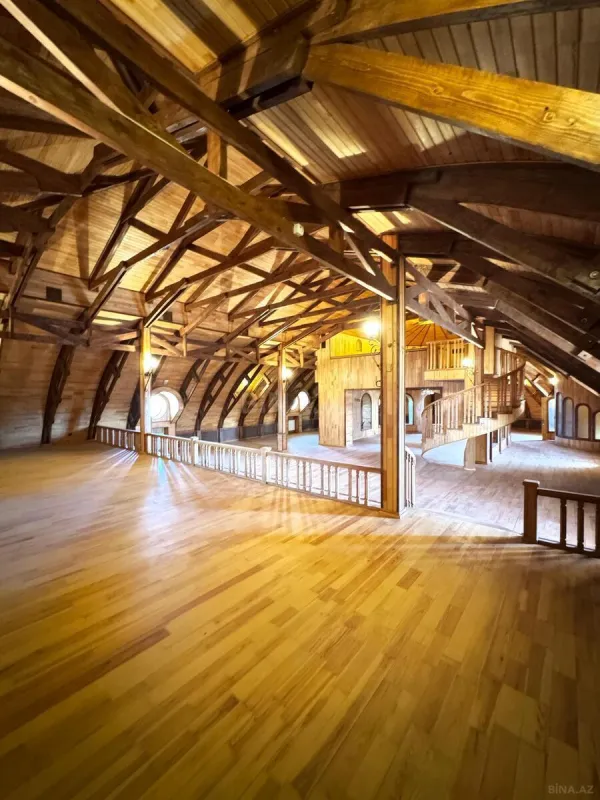 Satılır 8 otaqlı həyət evi 1400 m²