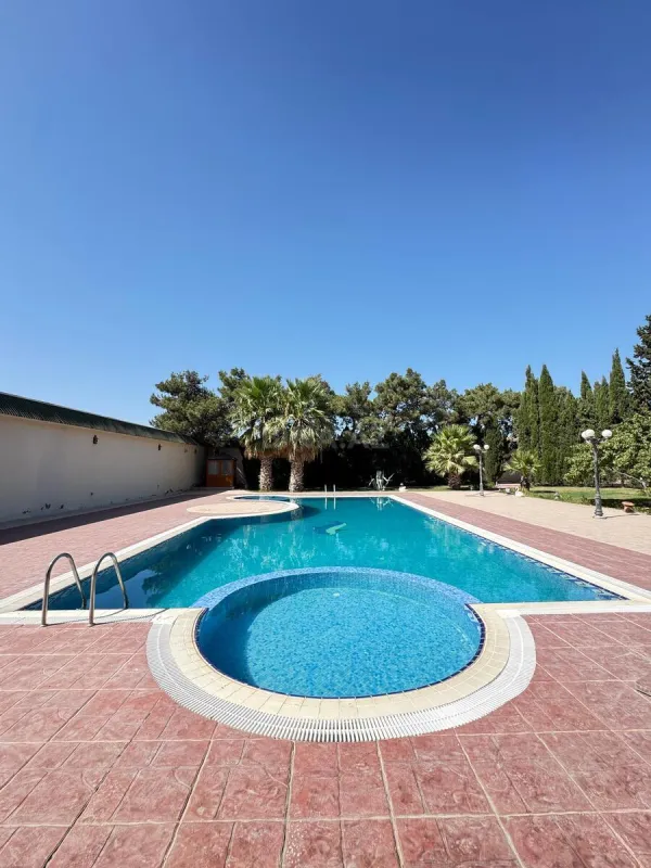 Satılır 8 otaqlı həyət evi 1400 m²