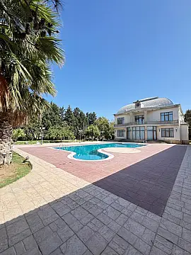 Satılır 8 otaqlı həyət evi 1400 m²