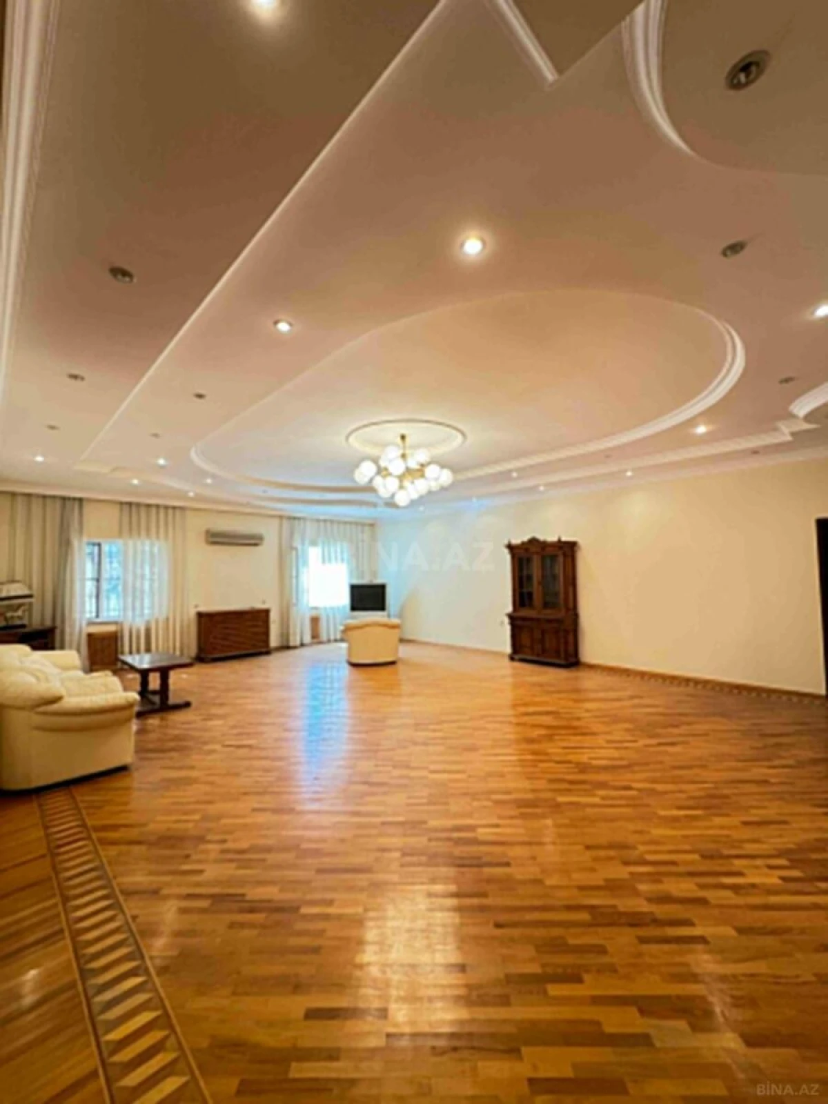 Satılır 8 otaqlı həyət evi 1400 m²