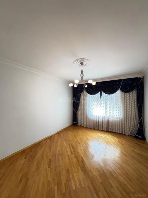 Satılır 8 otaqlı həyət evi 1400 m²