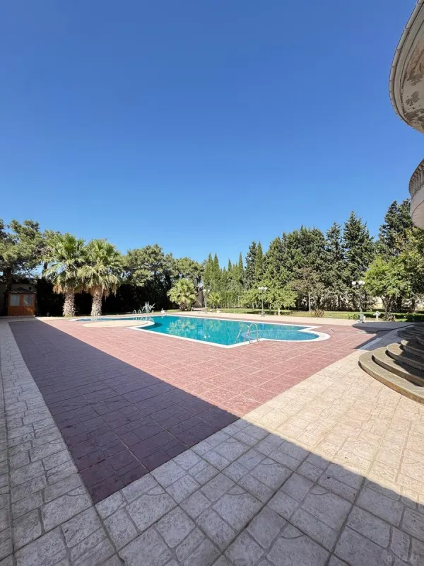 Satılır 8 otaqlı həyət evi 1400 m²
