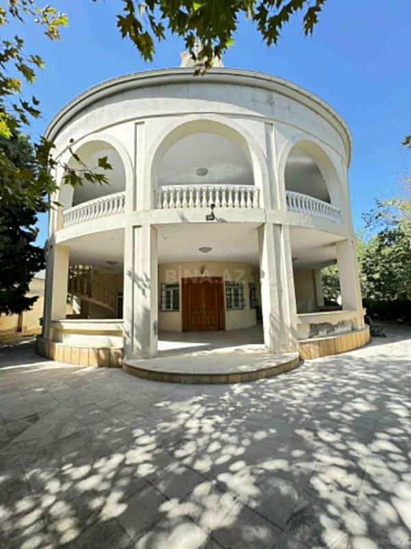 Satılır 8 otaqlı həyət evi 1400 m²