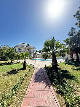 Satılır 8 otaqlı həyət evi 1400 m²