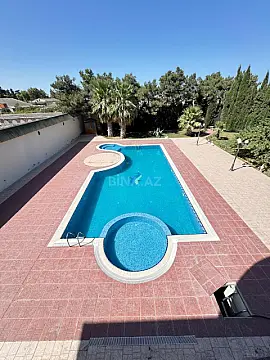 Satılır 8 otaqlı həyət evi 1400 m²