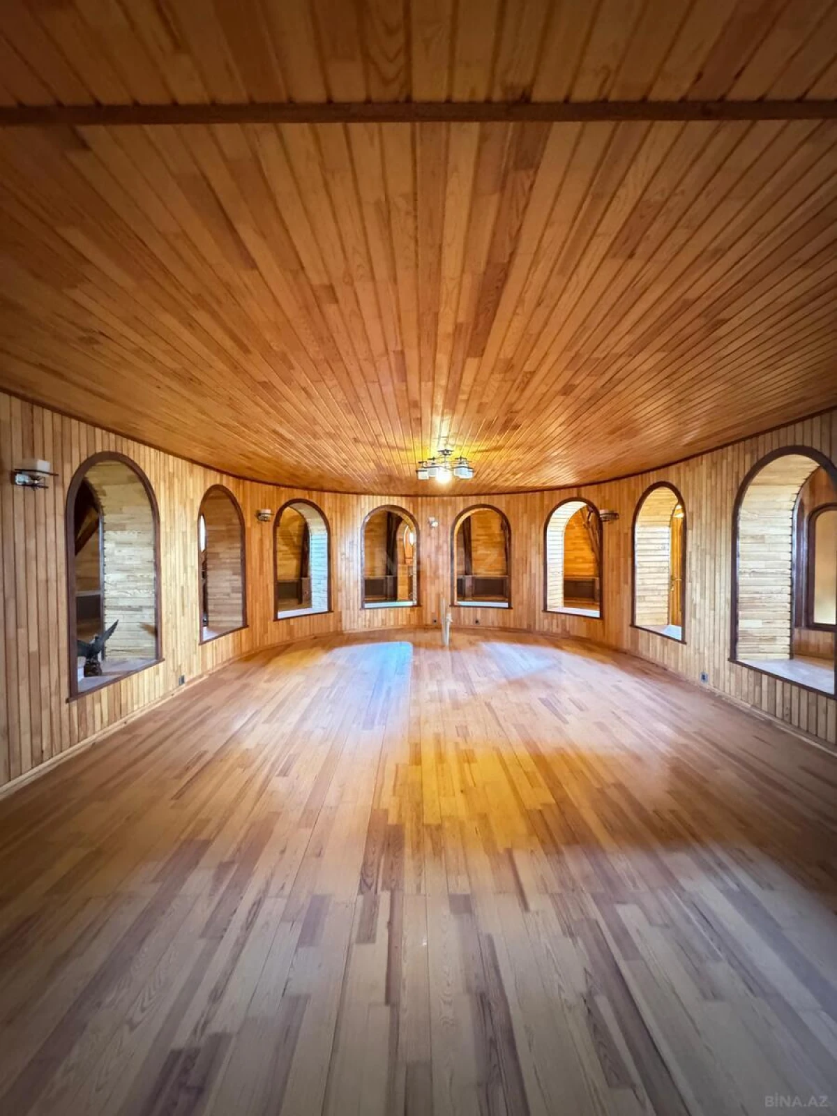 Satılır 8 otaqlı həyət evi 1400 m²