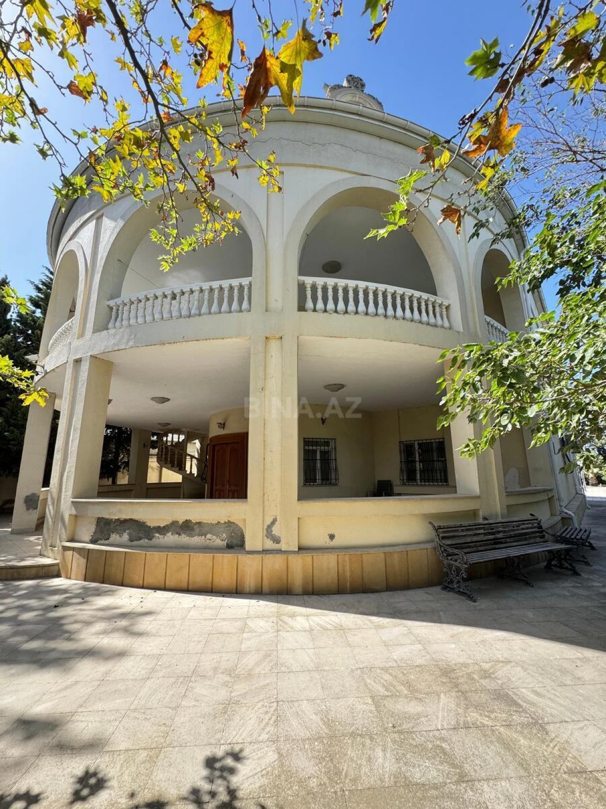 Satılır 8 otaqlı həyət evi 1400 m²