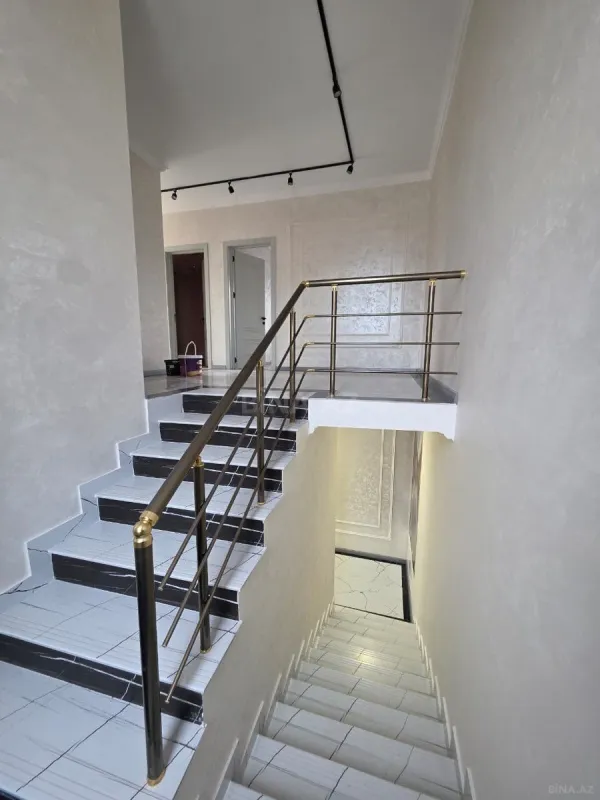 Satılır 5 otaqlı həyət evi 205 m²