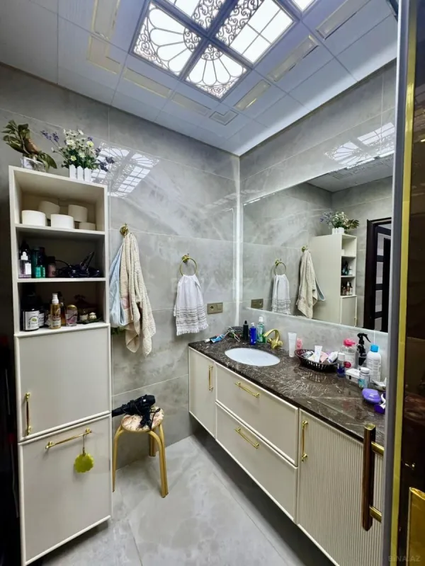 Satılır 3 otaqlı mənzil 140 m²